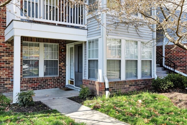 Building Photo - Large 2 Bedroom 2 Bath Ground Floor Condo ... Unit A