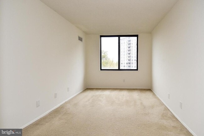 Photo - 5225 Pooks Hill Rd Unidad 1003S