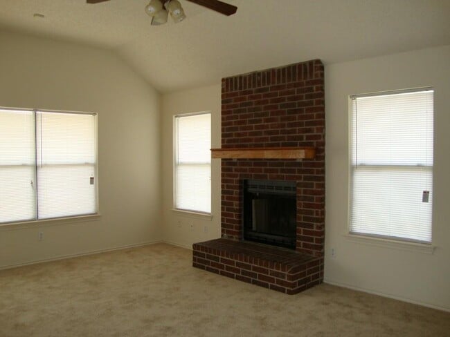 Photo - 1007 Black Locust Drive West