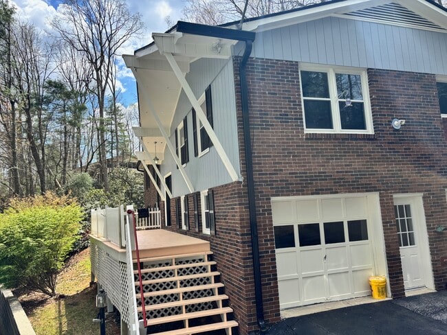 Building Photo - 190 Long John Dr