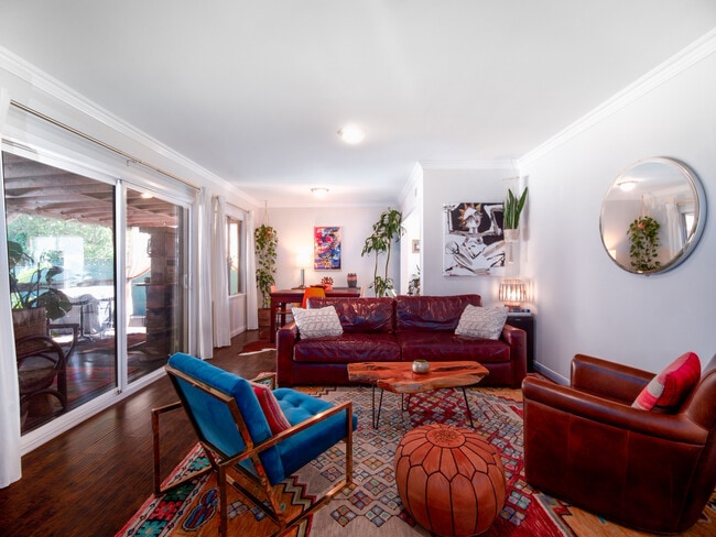 Photo - 14935 Lull St