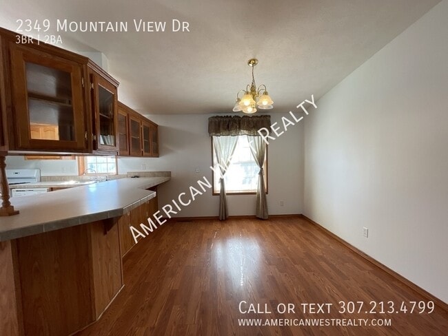 Photo - 2349 Mountain View Dr