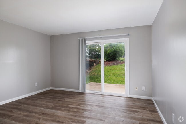 1BR, 1BA - 650SF - Living Room