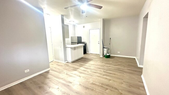 4031 Kenmore unit 105 - 4031 N Kenmore Apartments