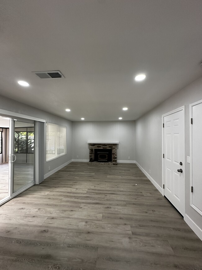 Photo - 3221 San Carlos Way