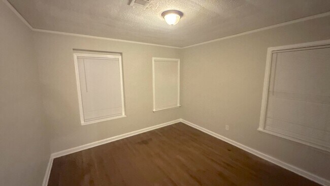 Photo - 2370 Larose Ave
