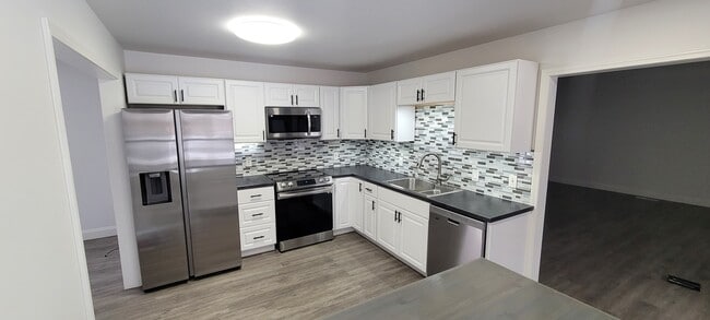 Photo - 996 Hawthorne Dr