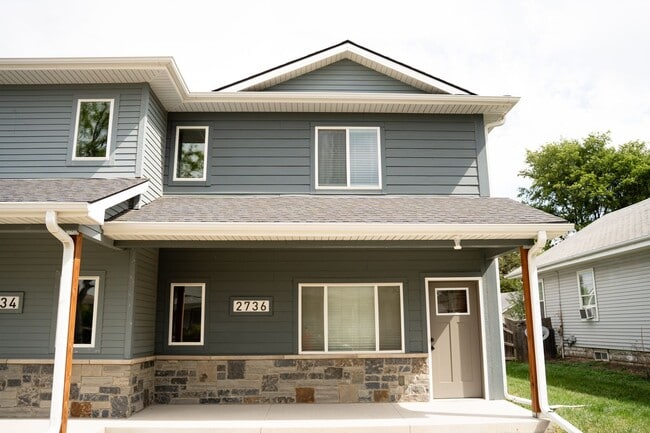 Building Photo - Starr St Townhomes Unit 2736 Starr St