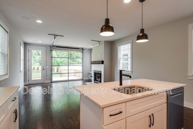 Photo - 2221B Winford Ave