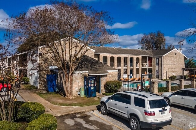 Building Photo - 480 W Parker Rd Unit 107