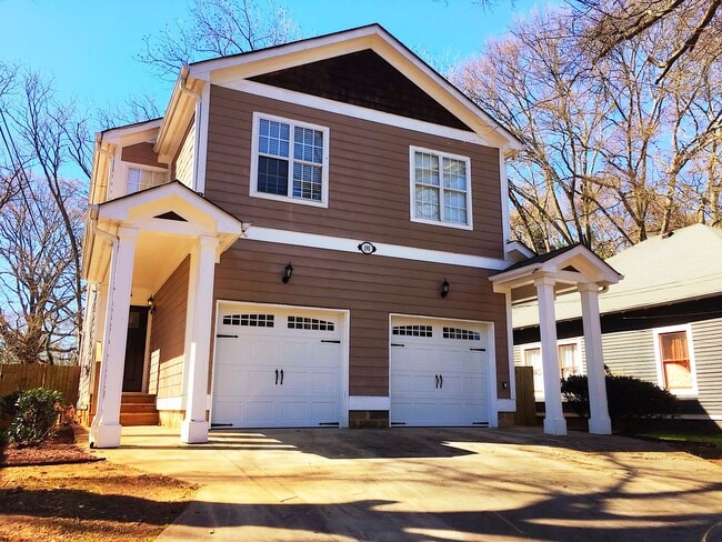 Photo - 190 Hutchinson St NE