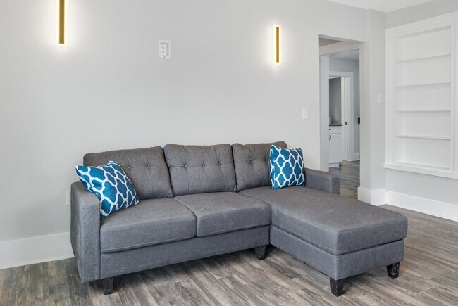 Photo - 1005-1007 N Aurora St, LLC Unit 2