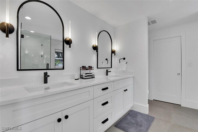 Photo - 420 Harbour Dr