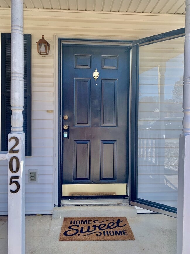 Photo - 205 Holland Ridge Dr