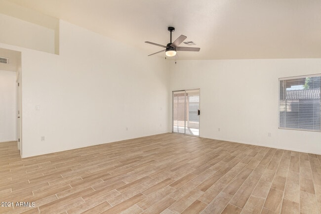 Photo - 929 E Saragosa St