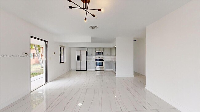 Photo - 220 SW 8th Ave Apartment Unit 2