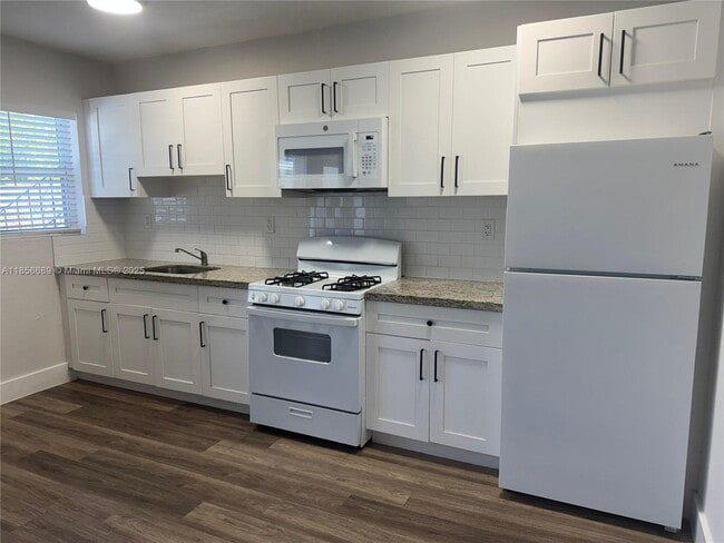 Photo - 25 W 6th St Unit 2