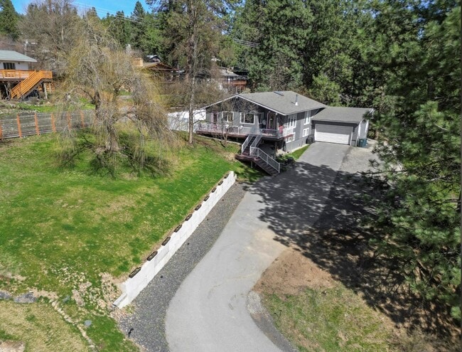 2585 Lilly Dr