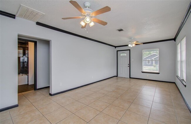 Photo - 5319 Bell St