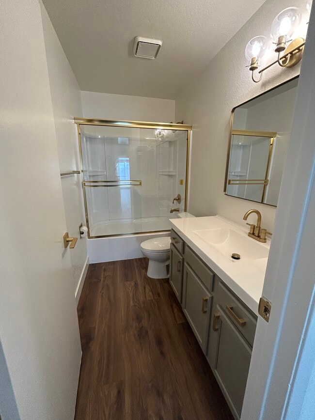 Guest Bathroom - 264 S Waverly St