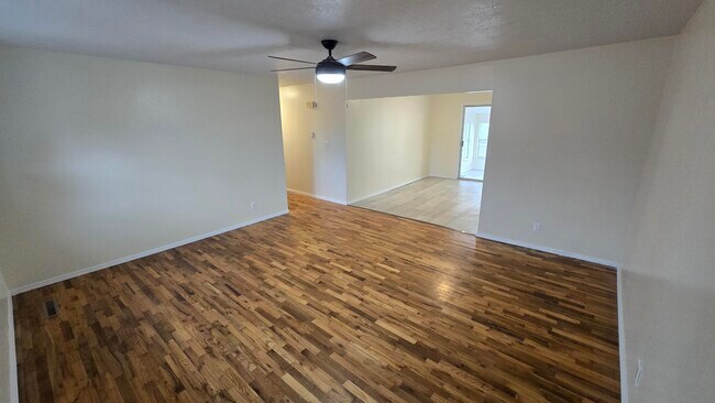 Photo - 1472 E Berkeley St