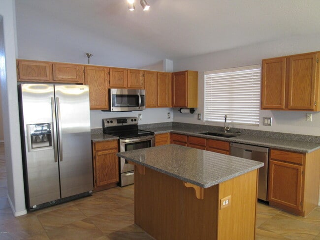 Photo - 853 E Constitution Dr