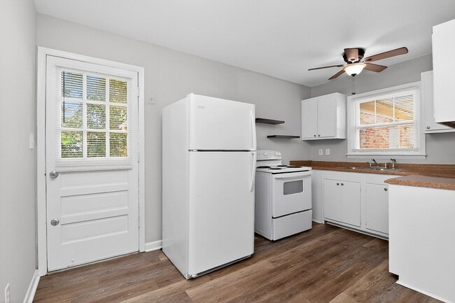 Photo - Adorable Two Bedroom Apartment Near Cotswold!