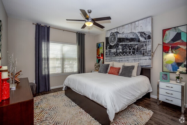 1BR, 1BT - 815SF