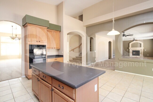 Photo - 2290 W Maplewood St
