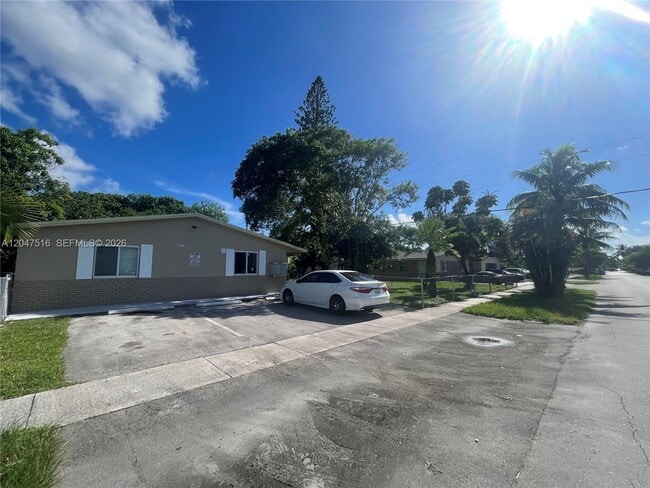 Photo - 5200 NW 16th St Unit 1
