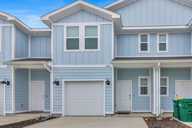 Photo - 1022 McLaren Cir Townhome