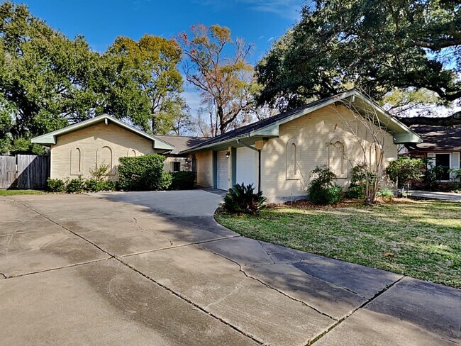 1908 Sunset Ct N - 1908 Sunset Ct N