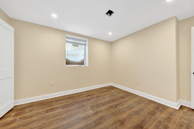 Photo - Renovated 7 bed/7 bath in Somerville