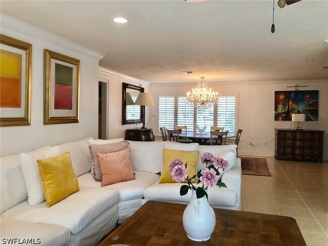 283 Cypress Way W