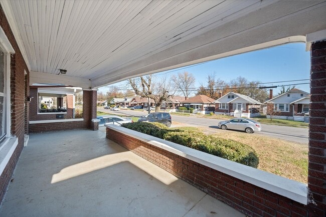 Photo - Spacious 4BR/2BA Home with Hardwood Floors Throughout!