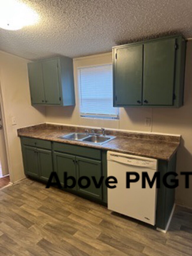 Photo - 3 Bedroom and 2 Bathroom Mobile home in the Tanglewood area
