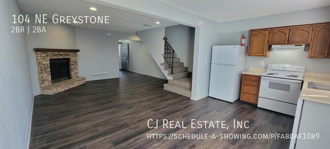 Photo - 104 NE Greystone Dr