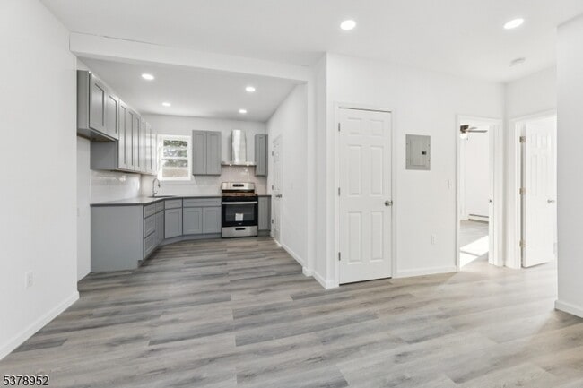 Building Photo - 97 Whittlesey Ave Rental