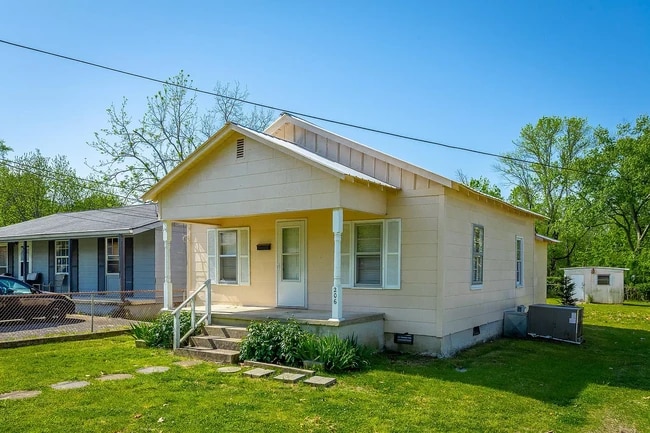 Photo - 206 Spruce St