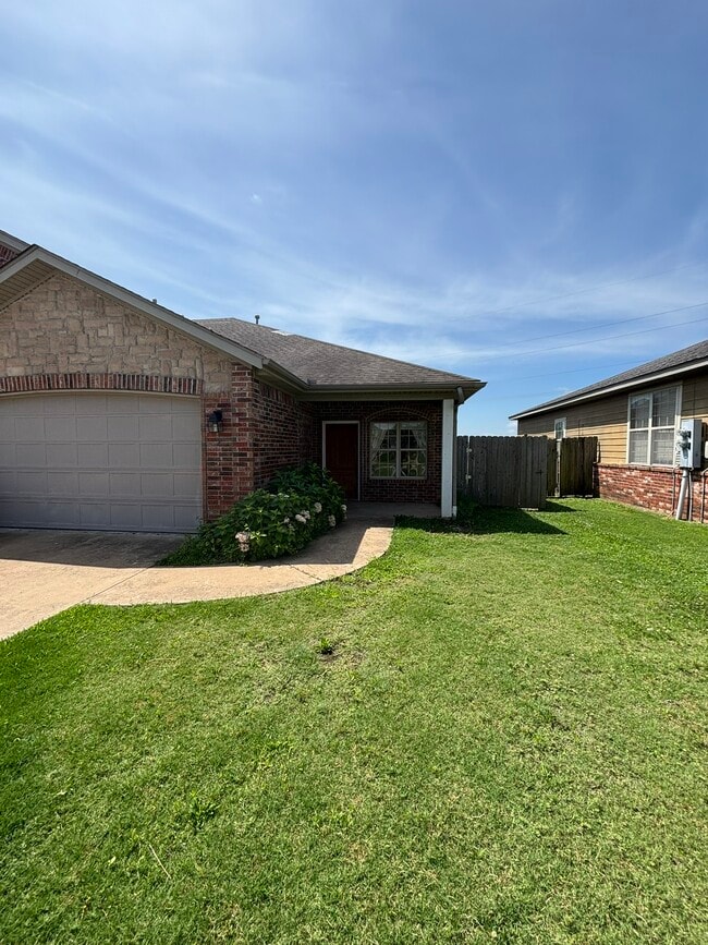 Building Photo - 4903 SW Fieldstone Blvd