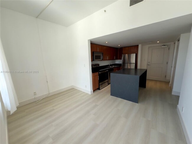 Building Photo - 111 E Flagler St Unit 805 Rental