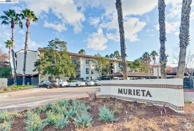 Building Photo - $2750 / 2 BR - GORGEOUS REMODELED CONDO IN...