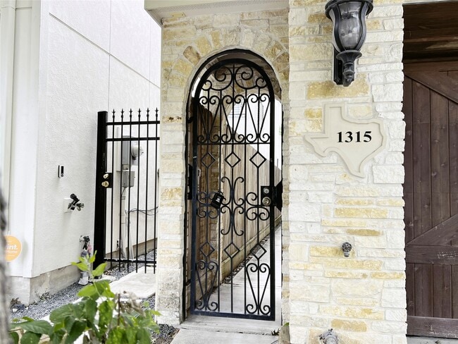 Photo - 1315 Asbury St