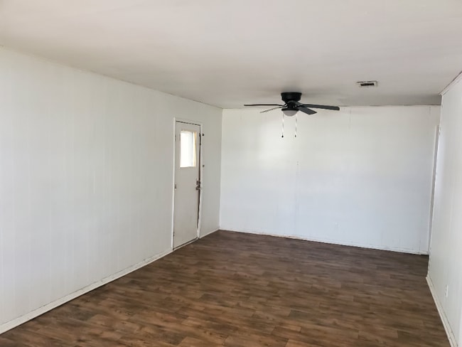 Photo - 919 Kings Rd