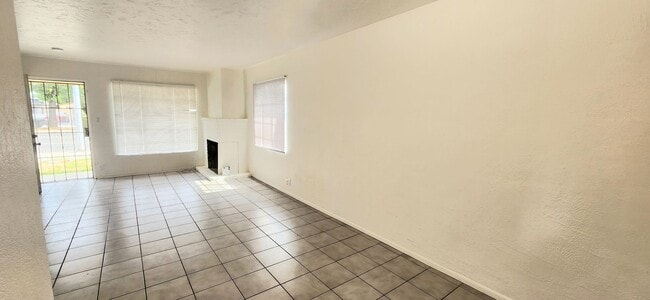Photo - Charming 3 Bedroom, 1 Bathroom Available for Rent