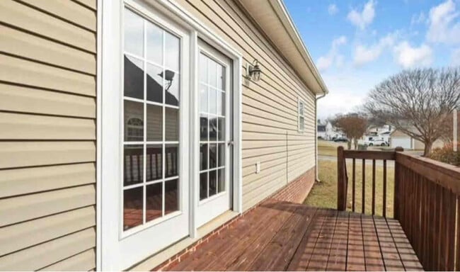 Photo - 105 Wyndsong Pl