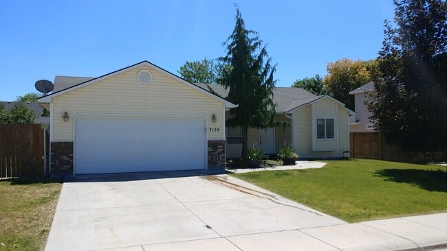 Building Photo - Cute Nampa home in one of the most desirable neighborhoods. Fabulous location. 7159 E. Hampton.