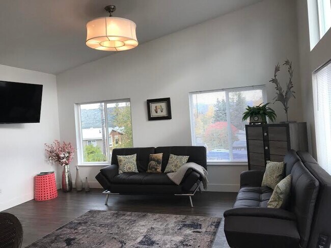 livingroom - 343 W 12th Ave Unit 1