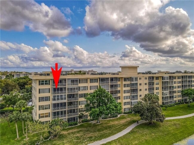 Building Photo - 2751 N Palm Aire Dr Unit 501 Rental