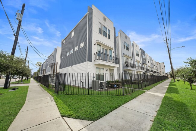 Photo - 2603 Hutchins St
